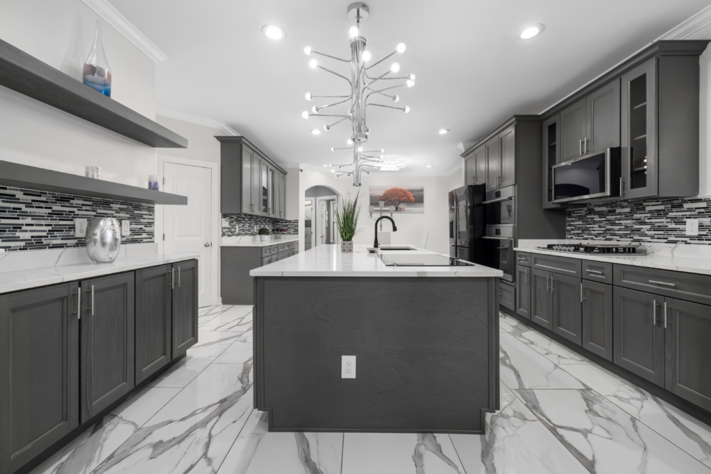 cocina a media con herrajes